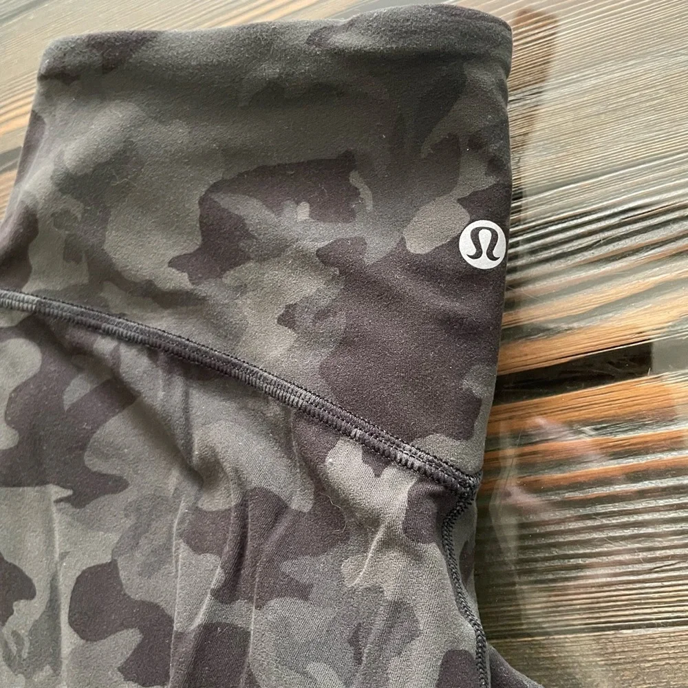 Lululemon Incognito Camo Multi Grey Jogger Crop